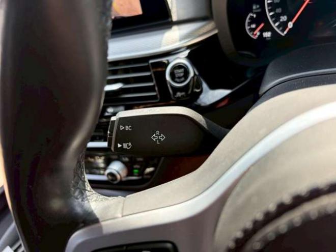 BMW5シリーズツーリング 523d xドライブ Mスピリット ディーゼルターボ　フルセグTV　ナビ　全方位カメラ　パワステ　パワーウィンドウ　ETC　エアコン　記録簿　キーレスエントリー　アルミホイール　ドライブレコーダー　パワーバックドア 正規輸入車 4WD 2000