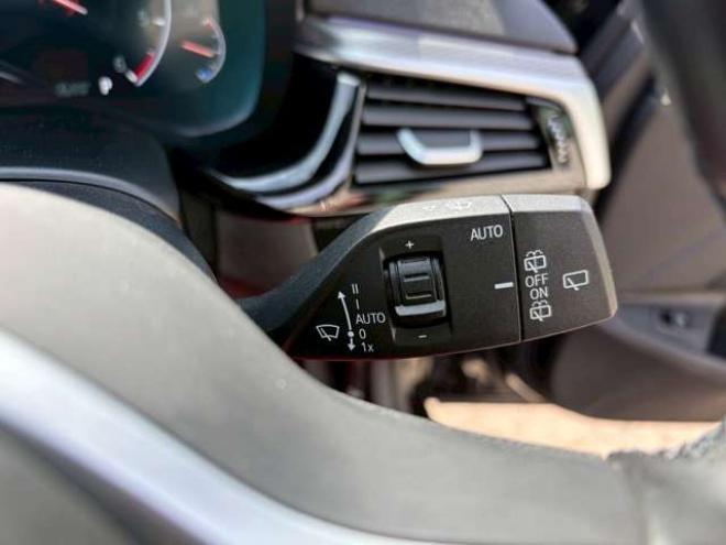 BMW5シリーズツーリング 523d xドライブ Mスピリット ディーゼルターボ　フルセグTV　ナビ　全方位カメラ　パワステ　パワーウィンドウ　ETC　エアコン　記録簿　キーレスエントリー　アルミホイール　ドライブレコーダー　パワーバックドア 正規輸入車 4WD 2000