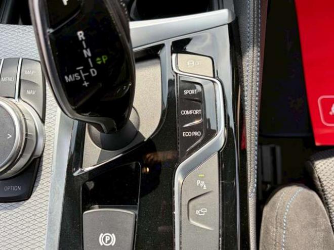 BMW5シリーズツーリング 523d xドライブ Mスピリット ディーゼルターボ　フルセグTV　ナビ　全方位カメラ　パワステ　パワーウィンドウ　ETC　エアコン　記録簿　キーレスエントリー　アルミホイール　ドライブレコーダー　パワーバックドア 正規輸入車 4WD 2000
