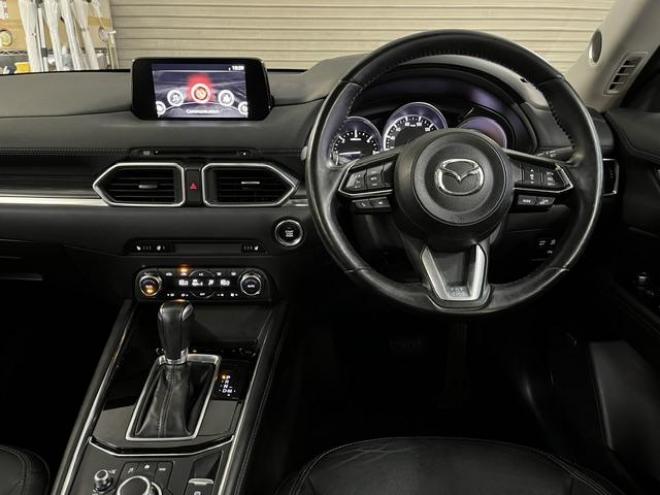 CX-5ＸＤ　Ｌパッケージ　本州仕入　寒冷地仕様　禁煙車　ヘッドアップディスプレイ　レーダークルーズ　車線逸脱警報　純正１９インチＡＷ　社外１７ＡＷ＋スタッドレスタイヤ付　パワートランク　純正ブラックレザーシート　ＥＴＣ　ＡＵＸ 4WD 2200 5Dr