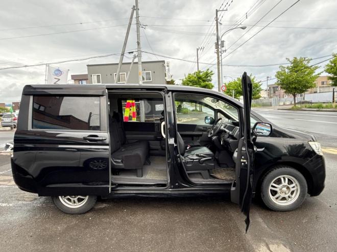 ステップワゴン2.0G Lパッケージ 4WD　ローンが不安な方＜優遇ローン＞　寒冷地仕様　社外ナビ　両側パワースライド 4WD 2000 5Dr