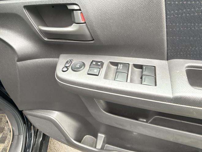 ステップワゴン2.0G Lパッケージ 4WD　ローンが不安な方＜優遇ローン＞　寒冷地仕様　社外ナビ　両側パワースライド 4WD 2000 5Dr