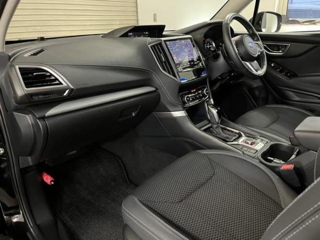 フォレスタープレミアム　本州仕入　寒冷地仕様　禁煙車　アイサイト　ＸＭＯＤＥ　レーダークルーズ　純正１８インチＡＷ　社外１７ＡＷ＋スタッドレスタイヤ　パワーバックドア　純正ブラックハーフレザーシート　デジタルインナーミラー 4WD 2500 5Dr