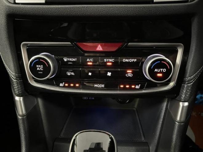 フォレスタープレミアム　本州仕入　寒冷地仕様　禁煙車　アイサイト　ＸＭＯＤＥ　レーダークルーズ　純正１８インチＡＷ　社外１７ＡＷ＋スタッドレスタイヤ　パワーバックドア　純正ブラックハーフレザーシート　デジタルインナーミラー 4WD 2500 5Dr