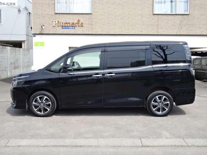 ヴォクシー2.0 V 4WD　保証1年/走行距離無制限　4WD　両側パワースライドドア　ALPINE　BIGX　9型ナビ　地デジ　バックカメラ　Bluetooth接続　フリップダウンモニター　オートマチックハイビーム　前後ドライブレコーダー　冬タイヤ付き 2000