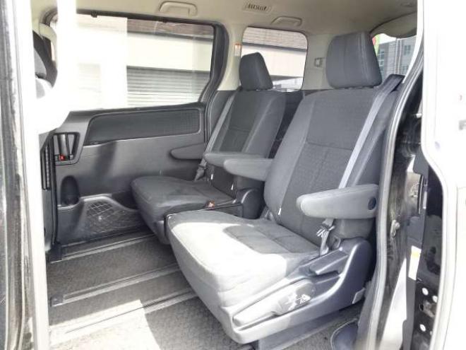 ヴォクシー2.0 V 4WD　保証1年/走行距離無制限　4WD　両側パワースライドドア　ALPINE　BIGX　9型ナビ　地デジ　バックカメラ　Bluetooth接続　フリップダウンモニター　オートマチックハイビーム　前後ドライブレコーダー　冬タイヤ付き 2000