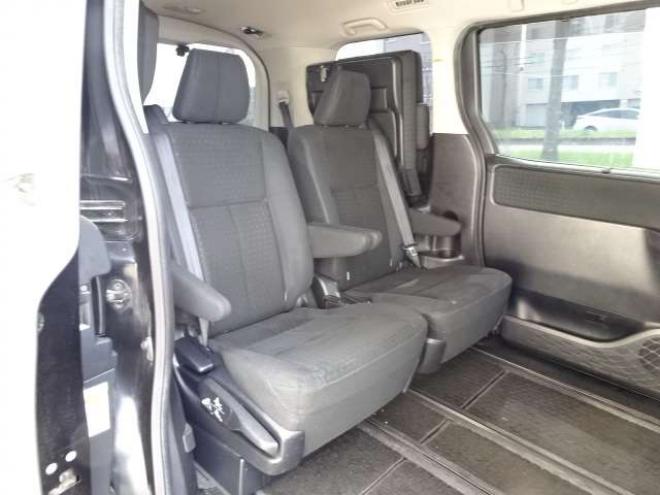 ヴォクシー2.0 V 4WD　保証1年/走行距離無制限　4WD　両側パワースライドドア　ALPINE　BIGX　9型ナビ　地デジ　バックカメラ　Bluetooth接続　フリップダウンモニター　オートマチックハイビーム　前後ドライブレコーダー　冬タイヤ付き 2000