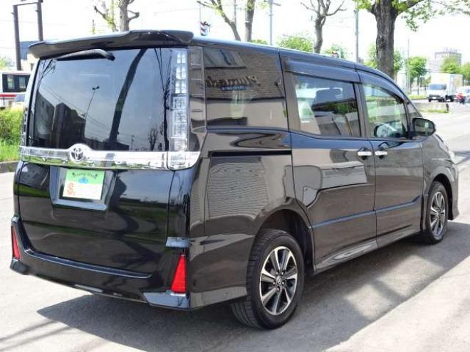 ヴォクシー2.0 ZS 煌 4WD　本州車　保証1年/走行距離無制限　4WD　ワンオーナー　　両側パワースライドドア　純正ナビ　地デジ　バックカメラ　Bluetooth接続　フリップダウンモニター　LEDヘッドライト　ビルトインETC　冬タイヤ付き 2000