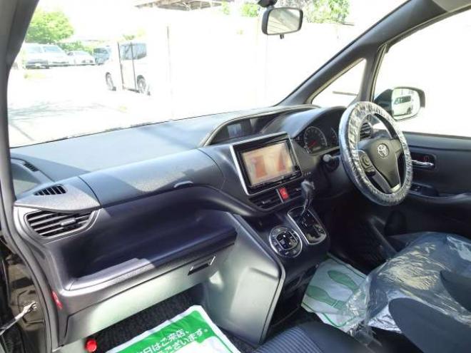 ヴォクシー2.0 ZS 煌 4WD　本州車　保証1年/走行距離無制限　4WD　ワンオーナー　　両側パワースライドドア　純正ナビ　地デジ　バックカメラ　Bluetooth接続　フリップダウンモニター　LEDヘッドライト　ビルトインETC　冬タイヤ付き 2000