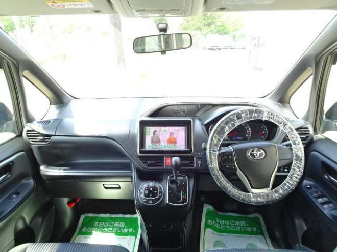 ヴォクシー2.0 ZS 煌 4WD　本州車　保証1年/走行距離無制限　4WD　ワンオーナー　　両側パワースライドドア　純正ナビ　地デジ　バックカメラ　Bluetooth接続　フリップダウンモニター　LEDヘッドライト　ビルトインETC　冬タイヤ付き 2000