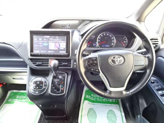 ヴォクシー2.0 ZS 煌 4WD　本州車　保証1年/走行距離無制限　4WD　ワンオーナー　　両側パワースライドドア　純正ナビ　地デジ　バックカメラ　Bluetooth接続　フリップダウンモニター　LEDヘッドライト　ビルトインETC　冬タイヤ付き 2000