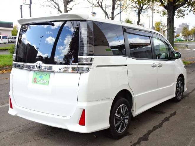 ヴォクシー2.0 ZS 煌II 4WD　本州車　保証1年/走行距離無制限　4WD　後期型　トヨタセーフティセンス　両側パワースライドドア　純正ナビ　地デジ　バックカメラ　LEDヘッドライト　ビルトインETC　クルーズコントロール　冬タイヤ付属　USB接続 2000