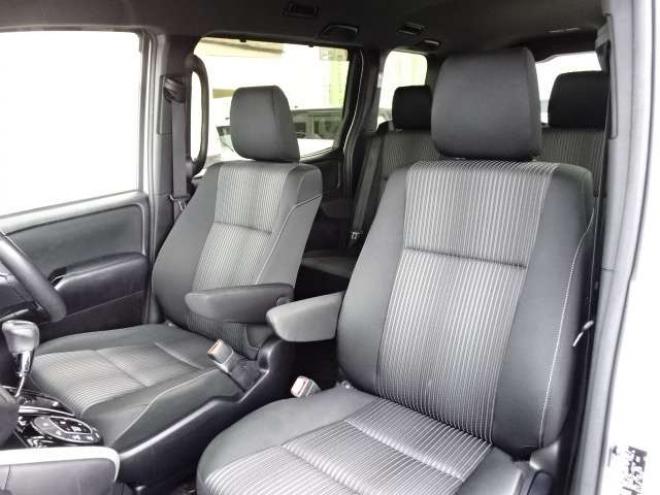 ヴォクシー2.0 ZS 煌II 4WD　本州車　保証1年/走行距離無制限　4WD　後期型　トヨタセーフティセンス　両側パワースライドドア　純正ナビ　地デジ　バックカメラ　LEDヘッドライト　ビルトインETC　クルーズコントロール　冬タイヤ付属　USB接続 2000