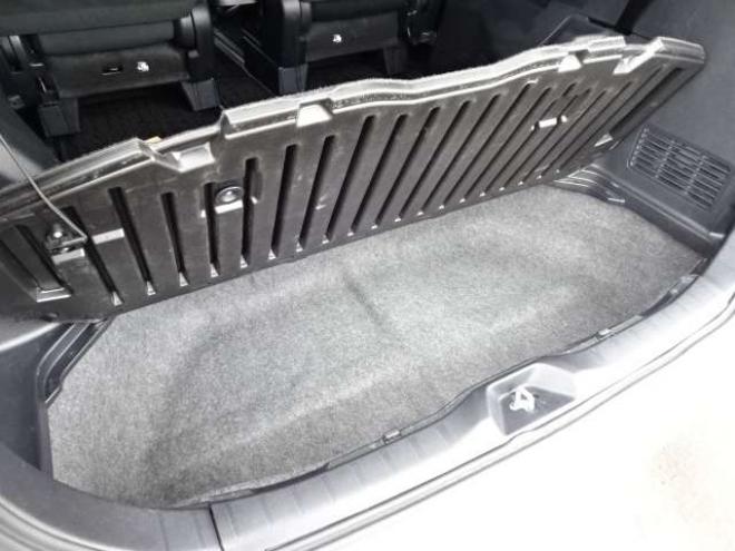 ヴォクシー2.0 ZS 煌II 4WD　本州車　保証1年/走行距離無制限　4WD　後期型　トヨタセーフティセンス　両側パワースライドドア　純正ナビ　地デジ　バックカメラ　LEDヘッドライト　ビルトインETC　クルーズコントロール　冬タイヤ付属　USB接続 2000