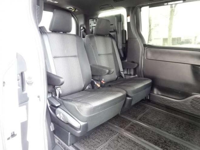 ヴォクシー2.0 ZS 煌II 4WD　本州車　保証1年/走行距離無制限　4WD　後期型　トヨタセーフティセンス　両側パワースライドドア　純正ナビ　地デジ　バックカメラ　LEDヘッドライト　ビルトインETC　クルーズコントロール　冬タイヤ付属　USB接続 2000