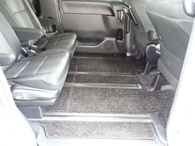 ヴォクシー2.0 ZS 煌II 4WD　本州車　保証1年/走行距離無制限　4WD　後期型　トヨタセーフティセンス　両側パワースライドドア　純正ナビ　地デジ　バックカメラ　LEDヘッドライト　ビルトインETC　クルーズコントロール　冬タイヤ付属　USB接続 2000
