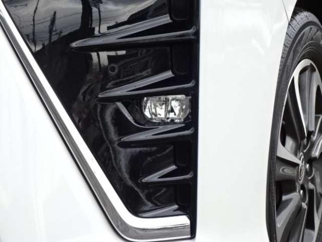 ヴォクシー2.0 ZS 煌II 4WD　本州車　保証1年/走行距離無制限　4WD　後期型　トヨタセーフティセンス　両側パワースライドドア　純正ナビ　地デジ　バックカメラ　LEDヘッドライト　ビルトインETC　クルーズコントロール　冬タイヤ付属　USB接続 2000