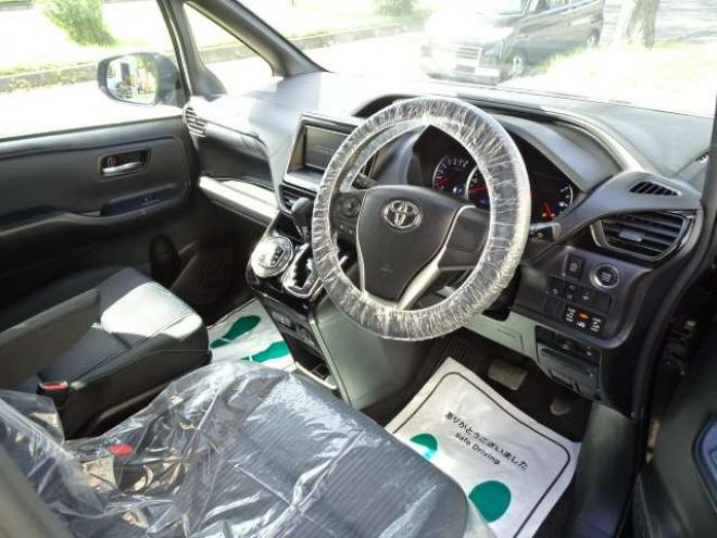 ヴォクシー2.0 ZS 煌II 4WD　本州車　保証1年/走行距離無制限　4WD　トヨタセーフティセンス　両側パワースライドドア　純正ナビ　ビルトインETC　LEDヘッドライト　純正16インチアルミホイール アイドリングストップ　スマートキー　冬タイヤ付 2000