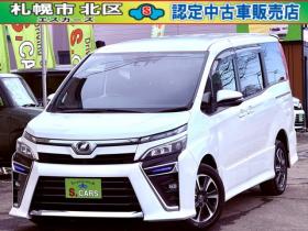 ヴォクシー　2.0 ZS 4WD　本州車　保証1年/走行距離無制限　4WD　後期型　トヨタセーフティセンス　両側パワースライドドア　純正ナビ　地デジ　バックカメラ　8人乗り　社外テールレンズ　ビルトインETC　LEDヘッドライト　冬タイヤ付属 2000