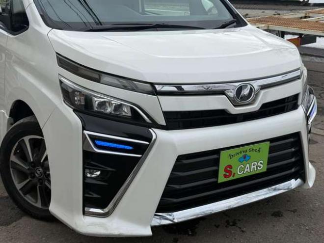 ヴォクシー2.0 ZS 4WD　本州車　保証1年/走行距離無制限　4WD　後期型　トヨタセーフティセンス　両側パワースライドドア　純正ナビ　地デジ　バックカメラ　8人乗り　社外テールレンズ　ビルトインETC　LEDヘッドライト　冬タイヤ付属 2000