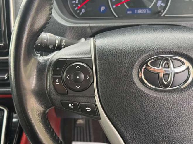 ヴォクシー2.0 ZS 4WD　本州車　保証1年/走行距離無制限　4WD　後期型　トヨタセーフティセンス　両側パワースライドドア　純正ナビ　地デジ　バックカメラ　8人乗り　社外テールレンズ　ビルトインETC　LEDヘッドライト　冬タイヤ付属 2000