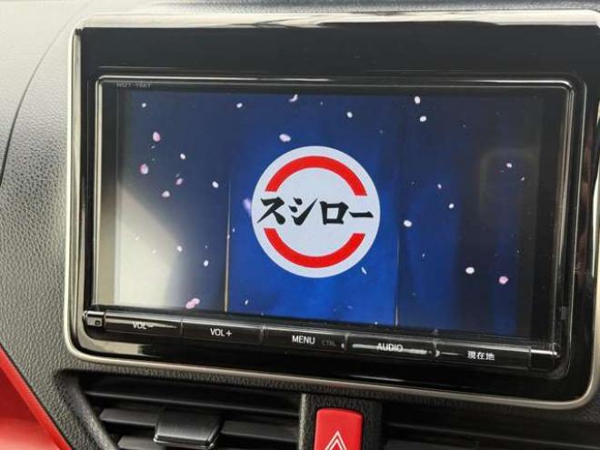 ヴォクシー2.0 ZS 4WD　本州車　保証1年/走行距離無制限　4WD　後期型　トヨタセーフティセンス　両側パワースライドドア　純正ナビ　地デジ　バックカメラ　8人乗り　社外テールレンズ　ビルトインETC　LEDヘッドライト　冬タイヤ付属 2000