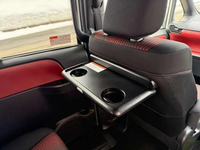 ヴォクシー2.0 ZS 4WD　本州車　保証1年/走行距離無制限　4WD　後期型　トヨタセーフティセンス　両側パワースライドドア　純正ナビ　地デジ　バックカメラ　8人乗り　社外テールレンズ　ビルトインETC　LEDヘッドライト　冬タイヤ付属 2000