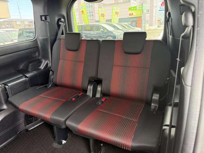 ヴォクシー2.0 ZS 4WD　本州車　保証1年/走行距離無制限　4WD　後期型　トヨタセーフティセンス　両側パワースライドドア　純正ナビ　地デジ　バックカメラ　8人乗り　社外テールレンズ　ビルトインETC　LEDヘッドライト　冬タイヤ付属 2000