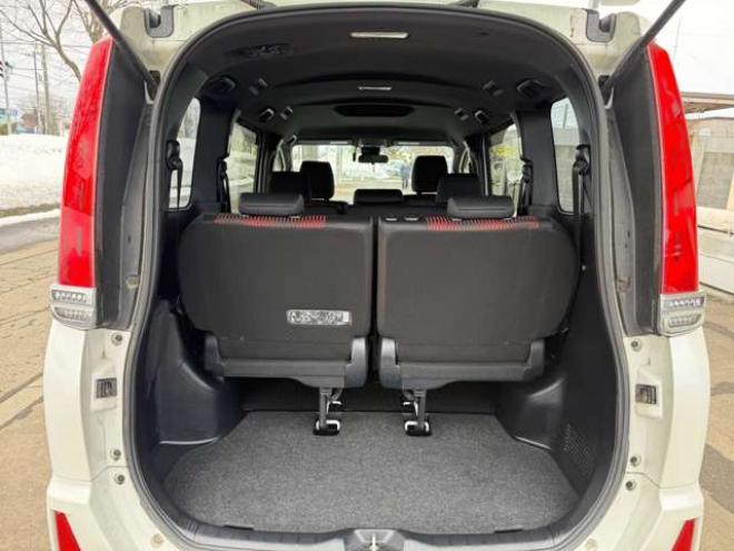 ヴォクシー2.0 ZS 4WD　本州車　保証1年/走行距離無制限　4WD　後期型　トヨタセーフティセンス　両側パワースライドドア　純正ナビ　地デジ　バックカメラ　8人乗り　社外テールレンズ　ビルトインETC　LEDヘッドライト　冬タイヤ付属 2000