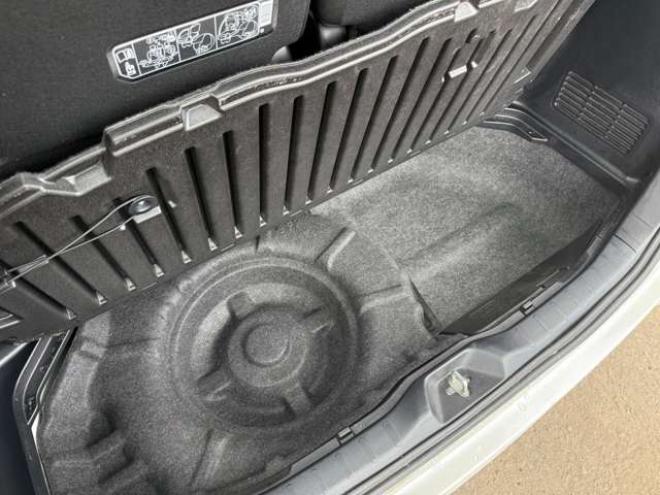 ヴォクシー2.0 ZS 4WD　本州車　保証1年/走行距離無制限　4WD　後期型　トヨタセーフティセンス　両側パワースライドドア　純正ナビ　地デジ　バックカメラ　8人乗り　社外テールレンズ　ビルトインETC　LEDヘッドライト　冬タイヤ付属 2000