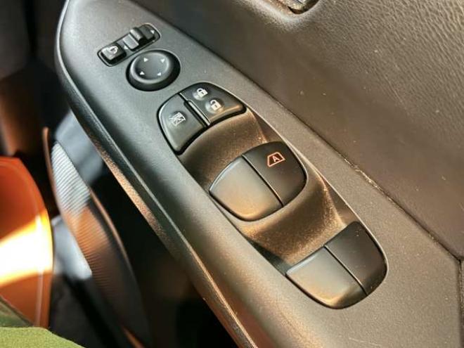 セレナ2.0 XV 4WD　防錆塗装4WDTVナビBカメETCドラレコ 2000