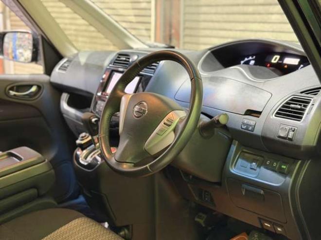 セレナ2.0 ハイウェイスター Vセレクション+Safety 4WD　防錆塗装4WDTVナビBカメETC 2000