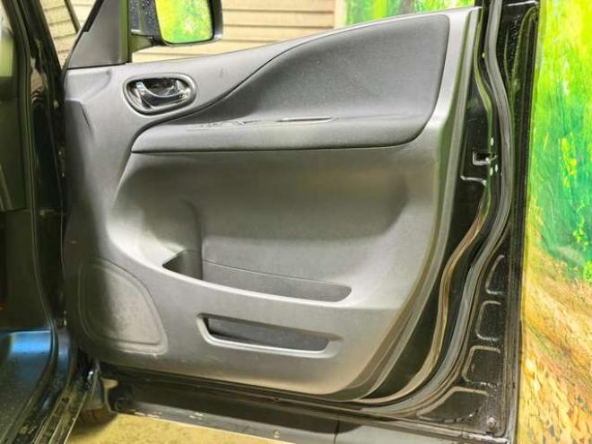 セレナ2.0 ハイウェイスター Vセレクション+Safety 4WD　防錆塗装4WDTVナビBカメETC 2000