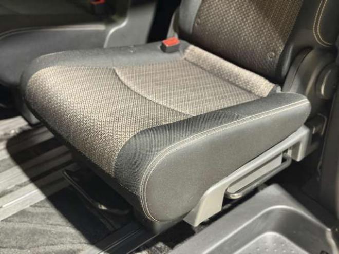 セレナ2.0 ハイウェイスター Vセレクション+Safety 4WD　防錆塗装4WDTVナビBカメETC 2000