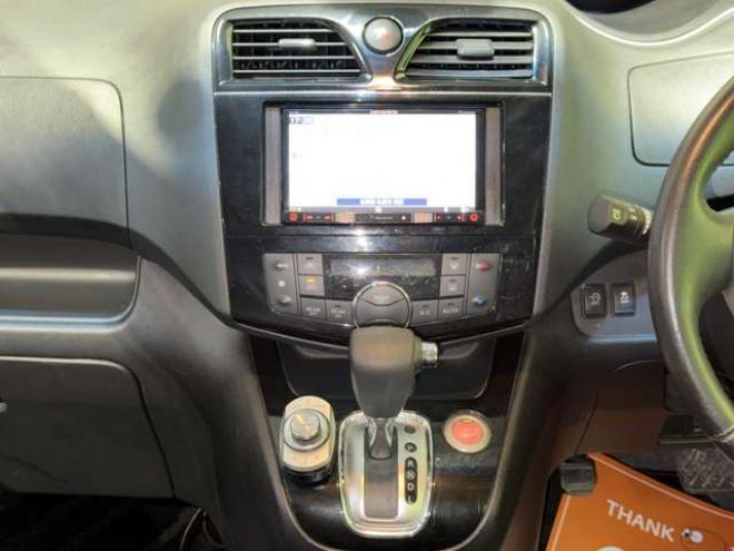 セレナ2.0 ハイウェイスター Vセレクション+Safety 4WD　防錆塗装4WDTVナビBカメETC 2000