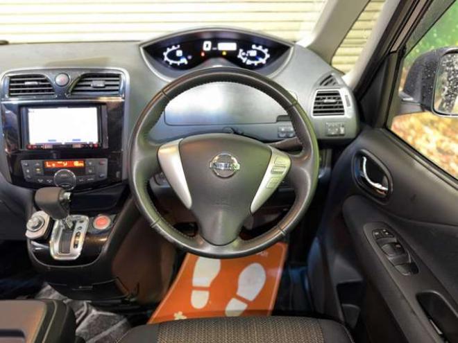 セレナ2.0 ハイウェイスター Vセレクション+Safety 4WD　防錆塗装4WDTVナビBカメETC 2000