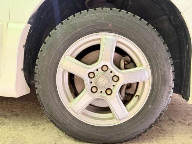 セレナ2.0 ハイウェイスター Vセレクション 4WD　防錆塗装4WDTVナビETC積込タイヤ 2000