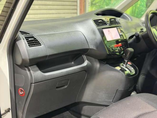 セレナ2.0 ハイウェイスター Vセレクション 4WD　防錆塗装4WDTVナビETC積込タイヤ 2000