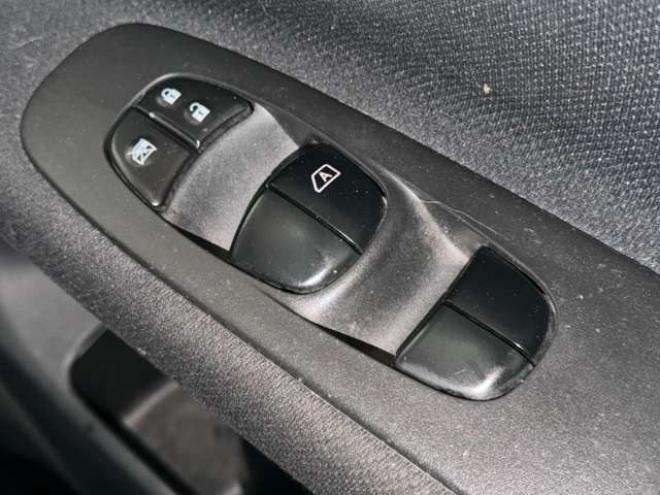 セレナ2.0 ハイウェイスター Vセレクション 4WD　防錆塗装4WDTVナビETC積込タイヤ 2000