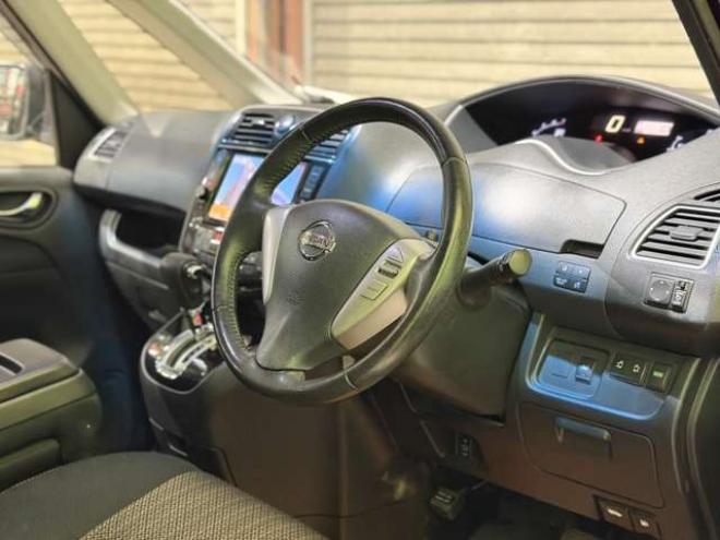 セレナ2.0 ハイウェイスター 4WD　防錆塗装4WDTVナビBカメエンスタETC後席モニタ 2000