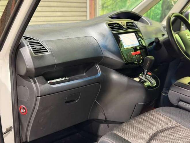 セレナ2.0 ハイウェイスター Vセレクション+Safety 4WD　防錆塗装4WDTVナビBカメエンスタETCドラレコ積込タイヤ 2000