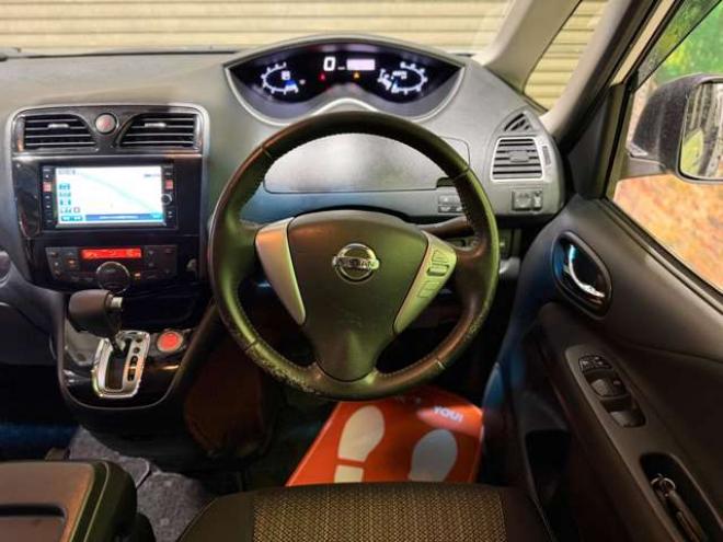 セレナ2.0 ハイウェイスター Vセレクション+Safety 4WD　防錆塗装4WDTVナビBカメエンスタETCドラレコ積込タイヤ 2000