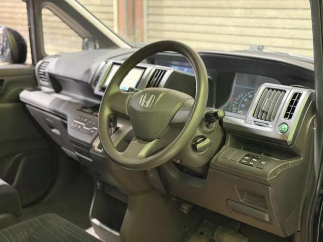ステップワゴン2.0 G HIDエディション 4WD　防錆塗装4WDTVナビBカメETC 2000