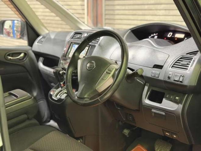 セレナ2.0 ハイウェイスター 4WD　防錆塗装4WDBluetoothオーディオCDスマキーエンスタドラレコ 2000