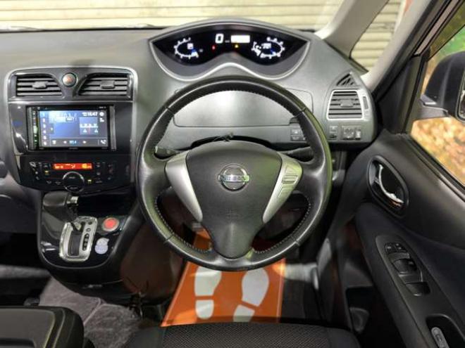 セレナ2.0 ハイウェイスター 4WD　防錆塗装4WDBluetoothオーディオCDスマキーエンスタドラレコ 2000