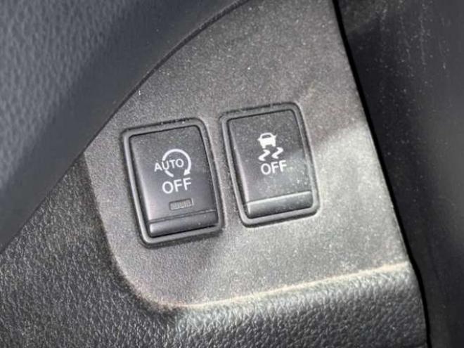 セレナ2.0 ハイウェイスター 4WD　防錆塗装4WDBluetoothオーディオCDスマキーエンスタドラレコ 2000