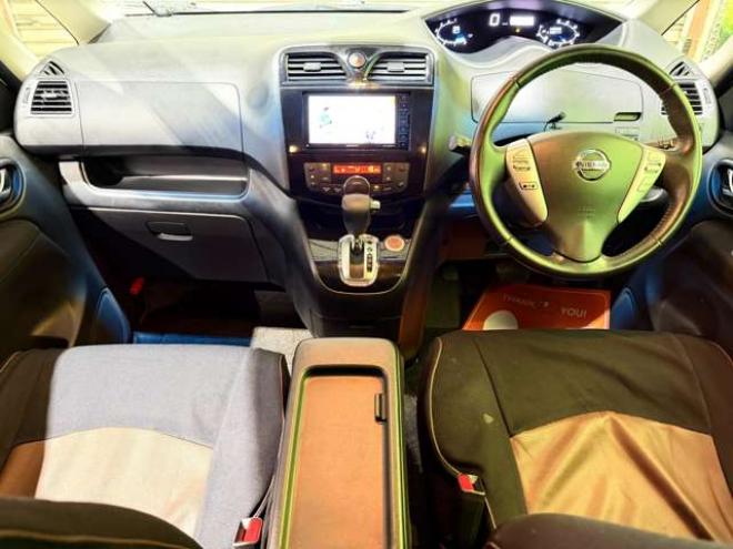 セレナ2.0 ハイウェイスター Vセレクション+Safety 4WD　防錆塗装4WD 2000