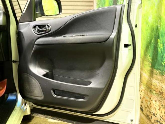 セレナ2.0 ハイウェイスター Vセレクション+Safety 4WD　防錆塗装4WD 2000