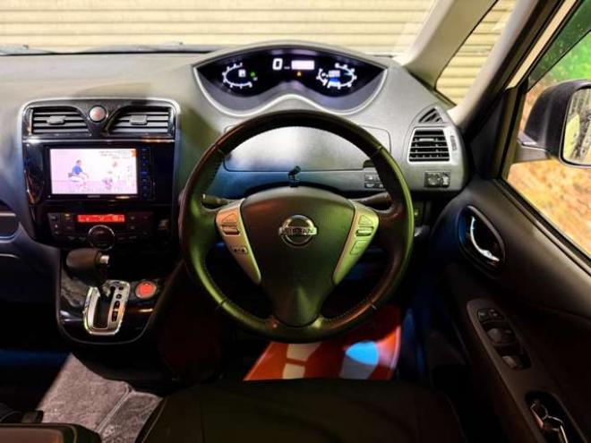 セレナ2.0 ハイウェイスター Vセレクション+Safety 4WD　防錆塗装4WD 2000