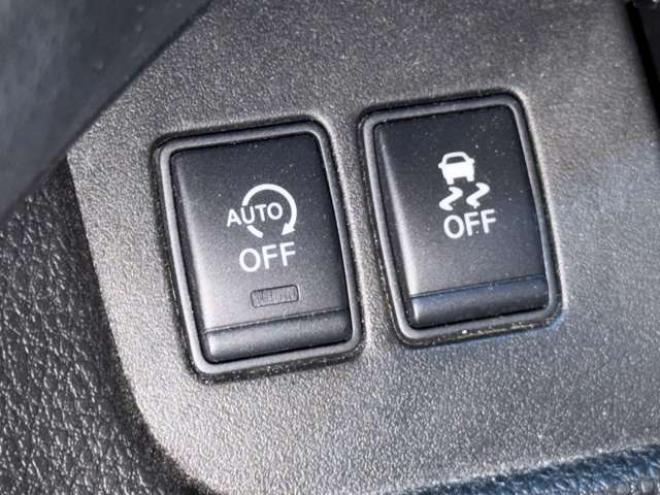 セレナ2.0 ハイウェイスター Vセレクション+Safety 4WD　防錆塗装4WD 2000